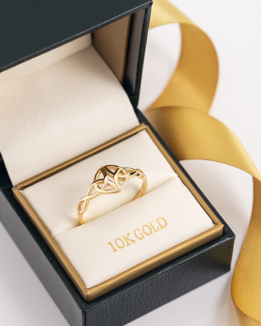 Gold Celtic Knot ring in Solvar gold ring box