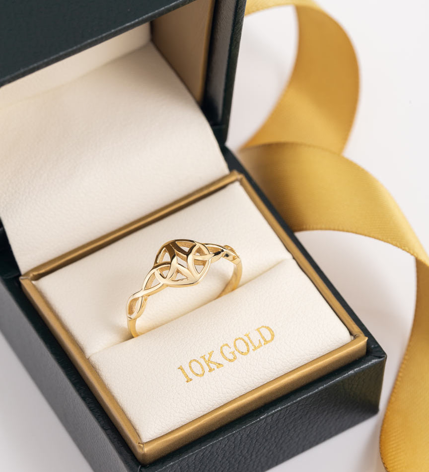 Gold Celtic Knot ring in Solvar gold ring box