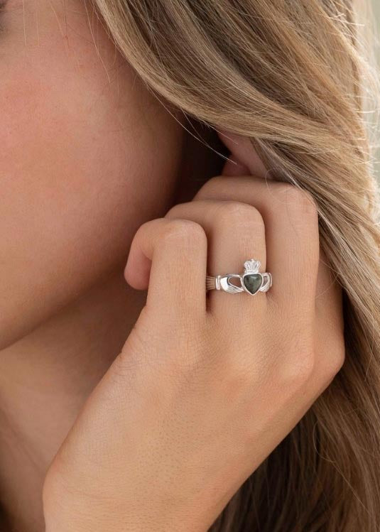 sterling silver connemara marble claddagh weave ring s2887 from Solvar on a model 3
