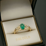 Emarald Celtic knot ring in Solvar ring box