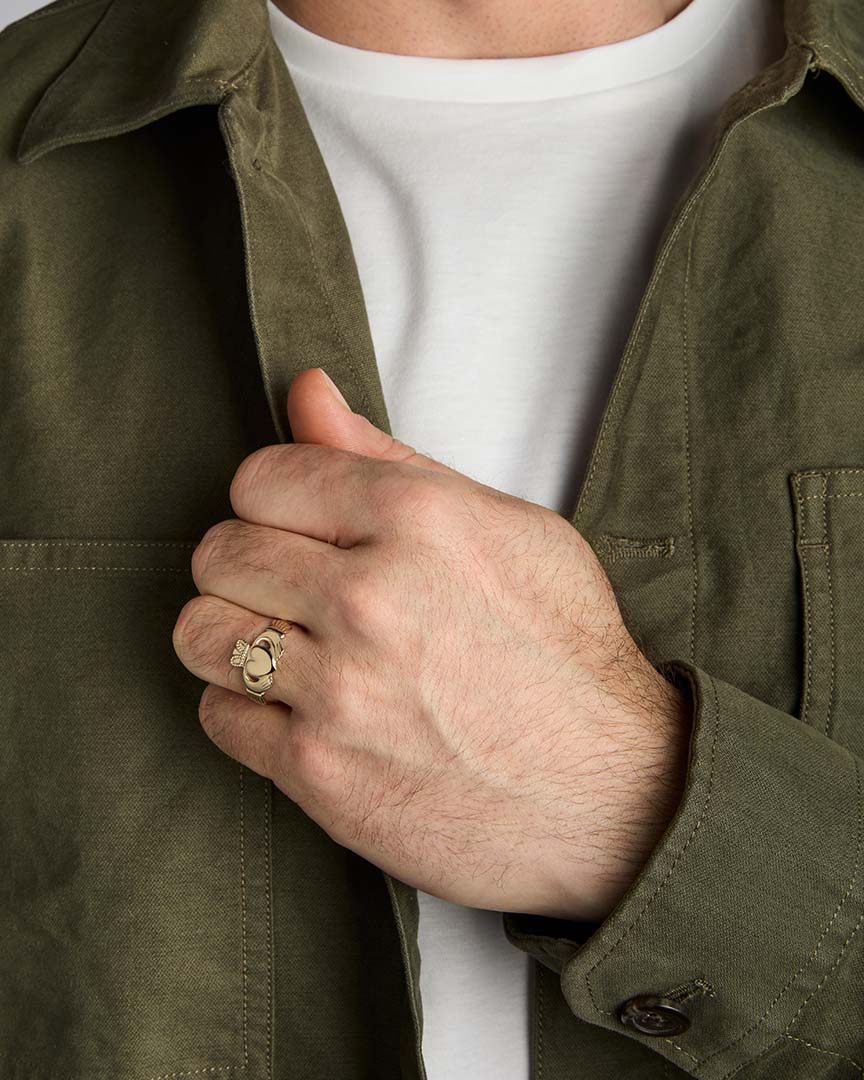 closeup image  of men's yellow gold claddagh ring