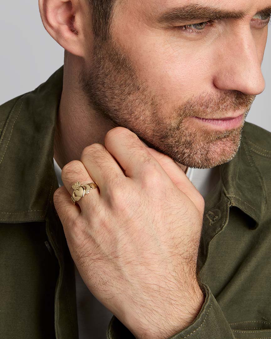 a male model wearing Irish gold claddagh ring from Solvar