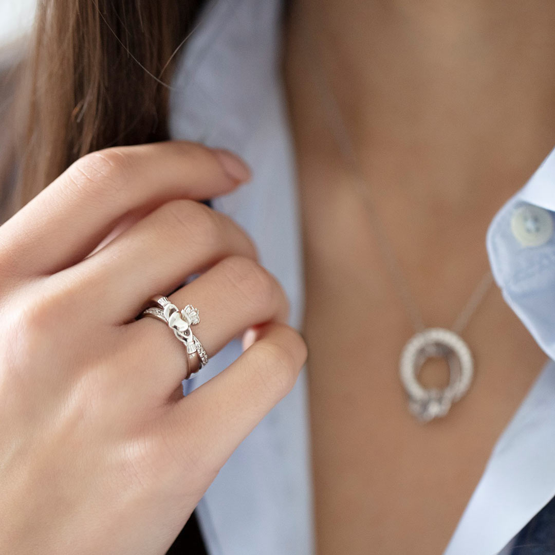 silver claddagh crossover ring s21063 on a model 1
