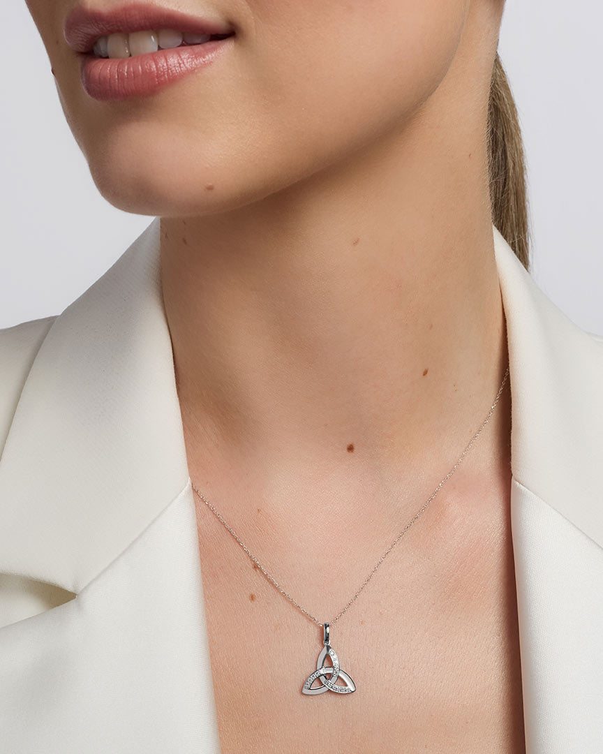 14k white gold diamond trinity knot pendant s44415 from Solvar on a model