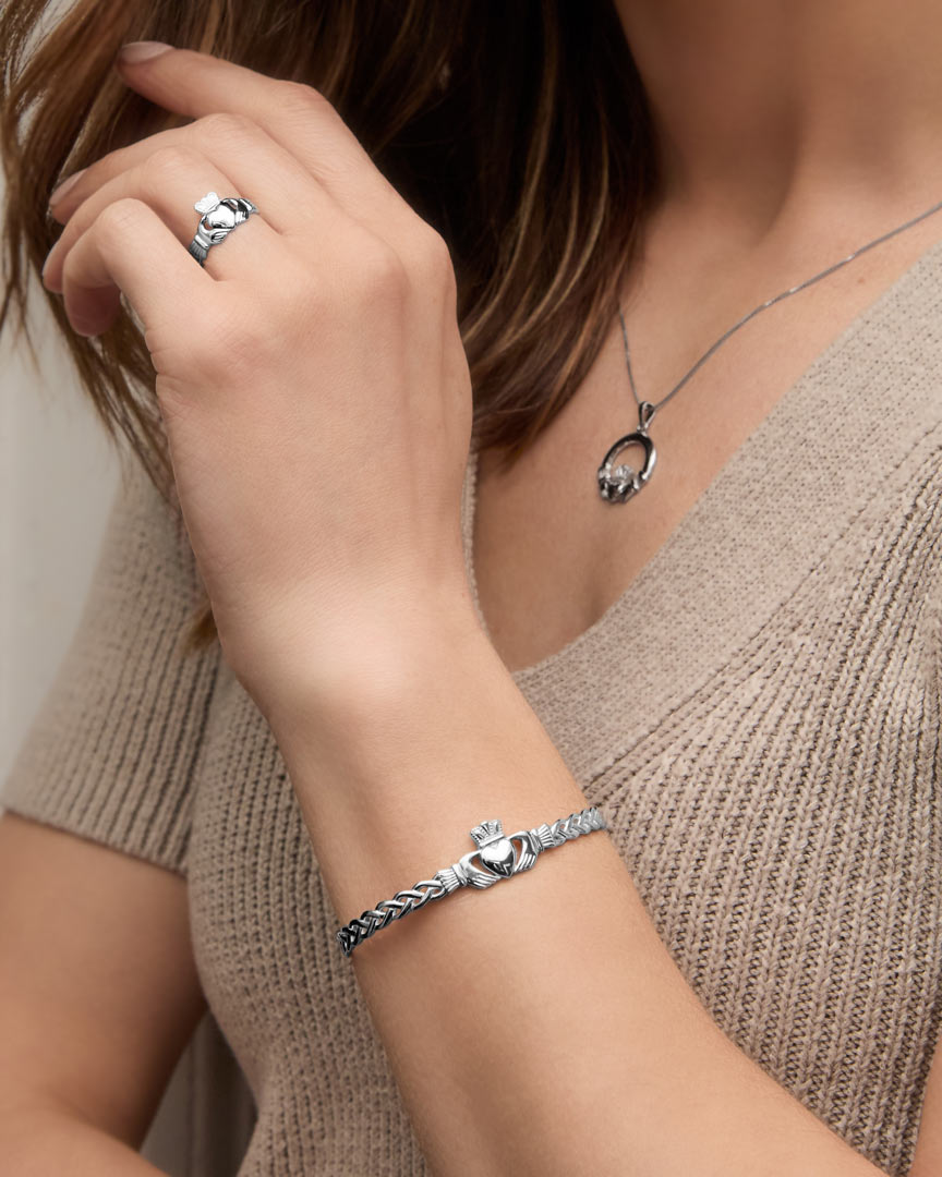 a model wearing celtic claddagh bangle from Solvar