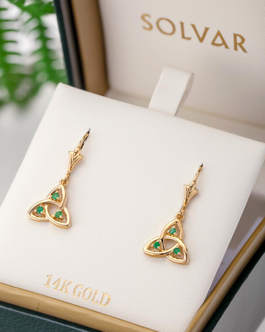 yellow gold emerald Trinity Knot drop earrings in Solvar gift box