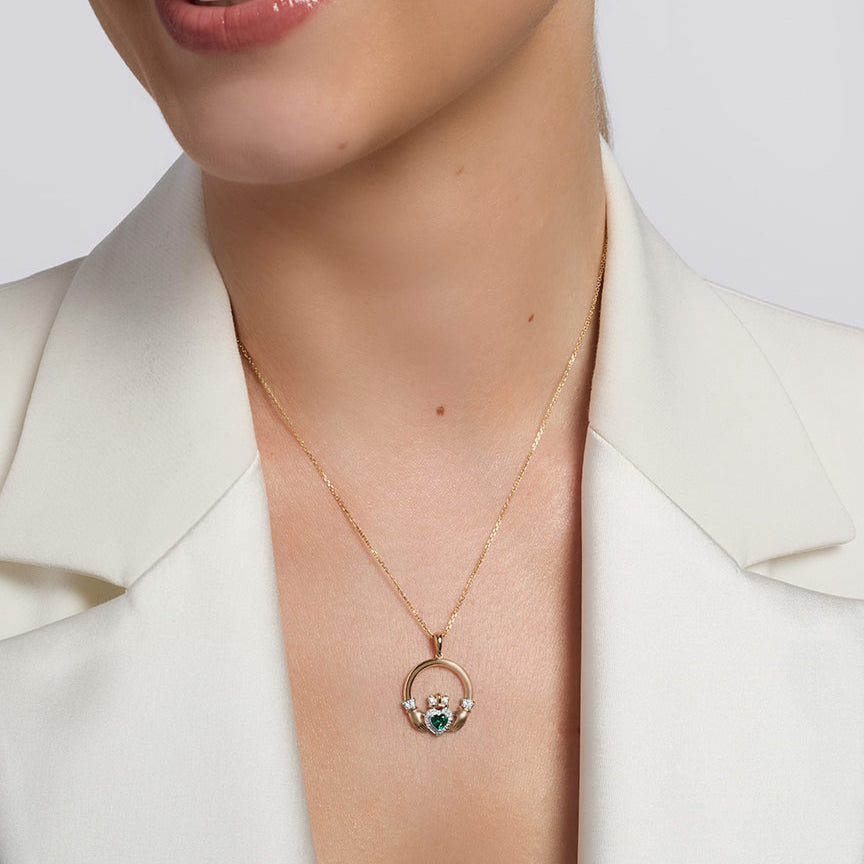 a model wearing 14k gold emerald claddagh pendant s46096