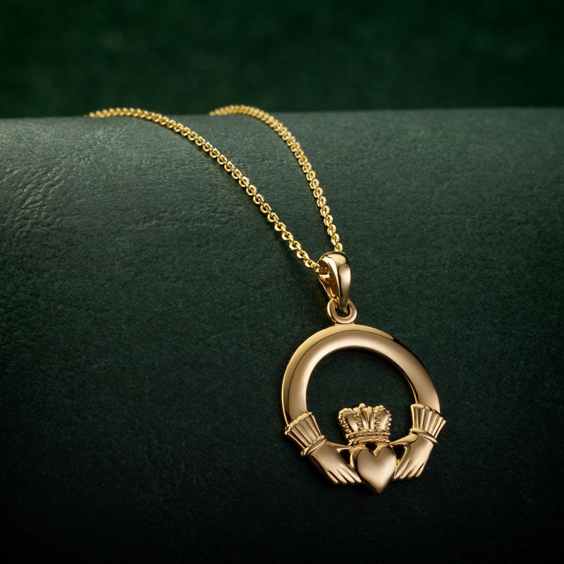 lifestyle image of gold heavy Claddagh pendant from Solvar