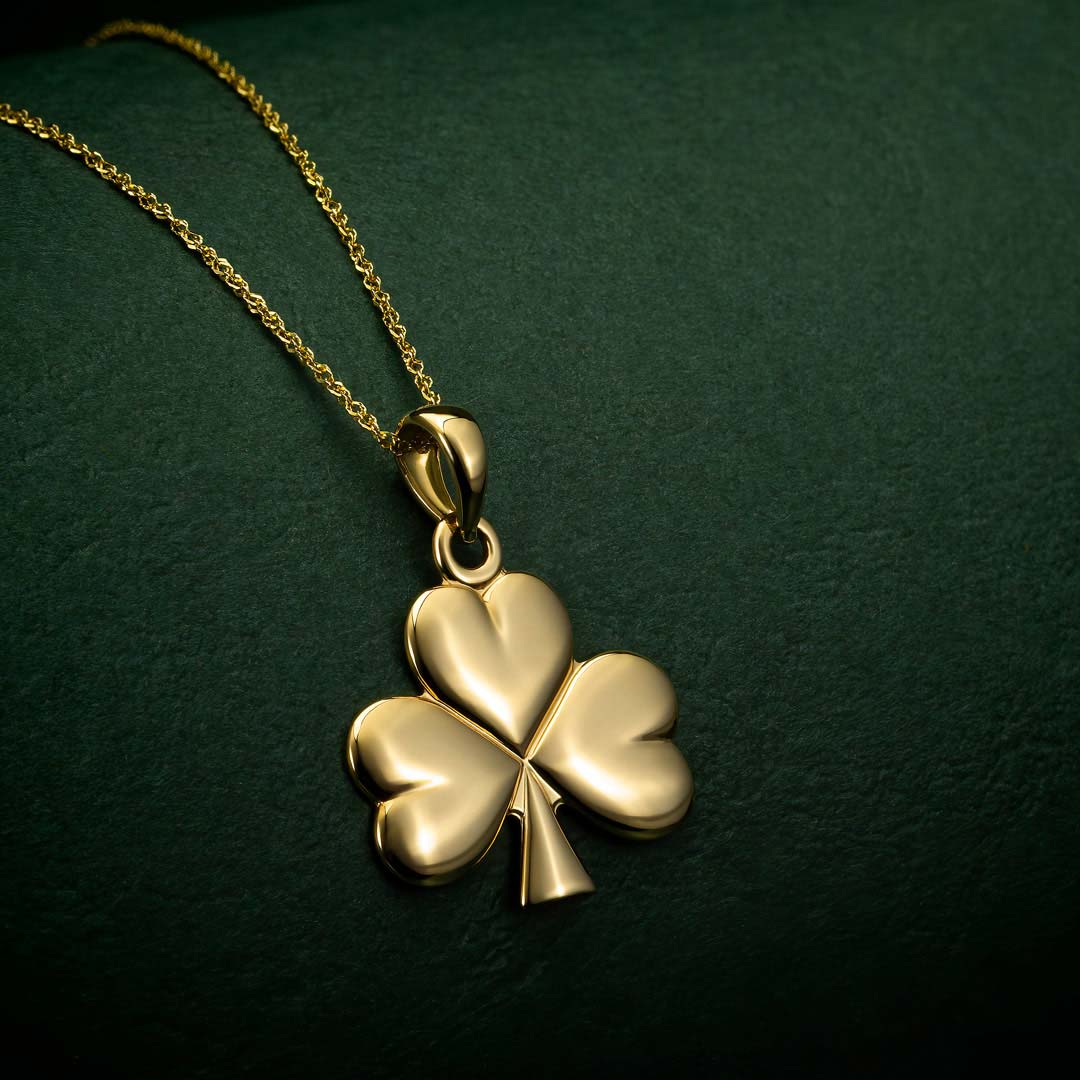 styled image (1) of Solvar gold shiny shamrock pendant S44490