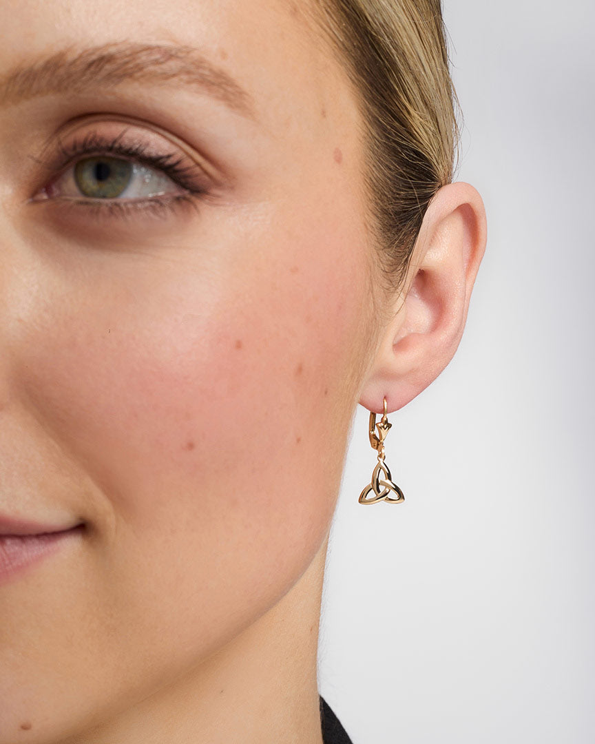 14k gold trinity knot drop earrings s3734 on a model 2