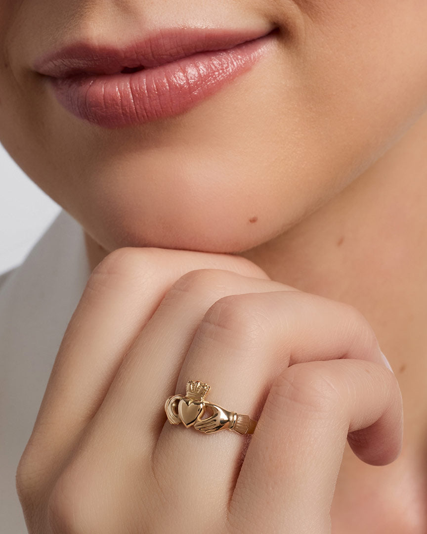 ladies yellow gold Claddagh ring on a model