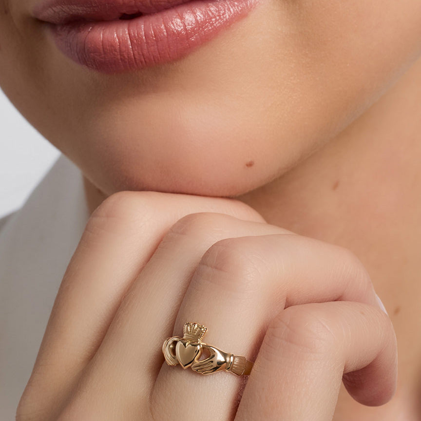 ladies yellow gold Claddagh ring on a model