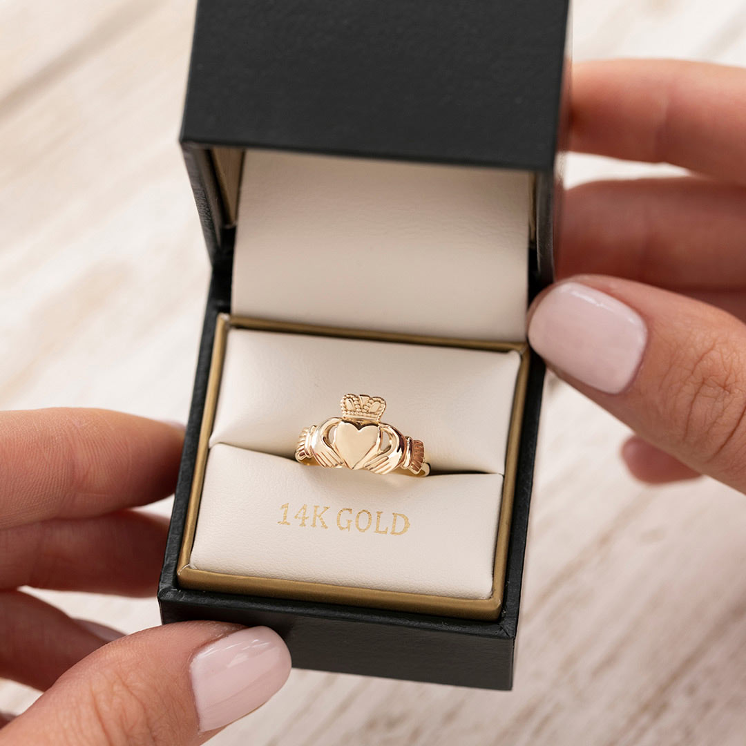 Ladies light weight gold Claddagh ring in Solvar branded ring box 1
