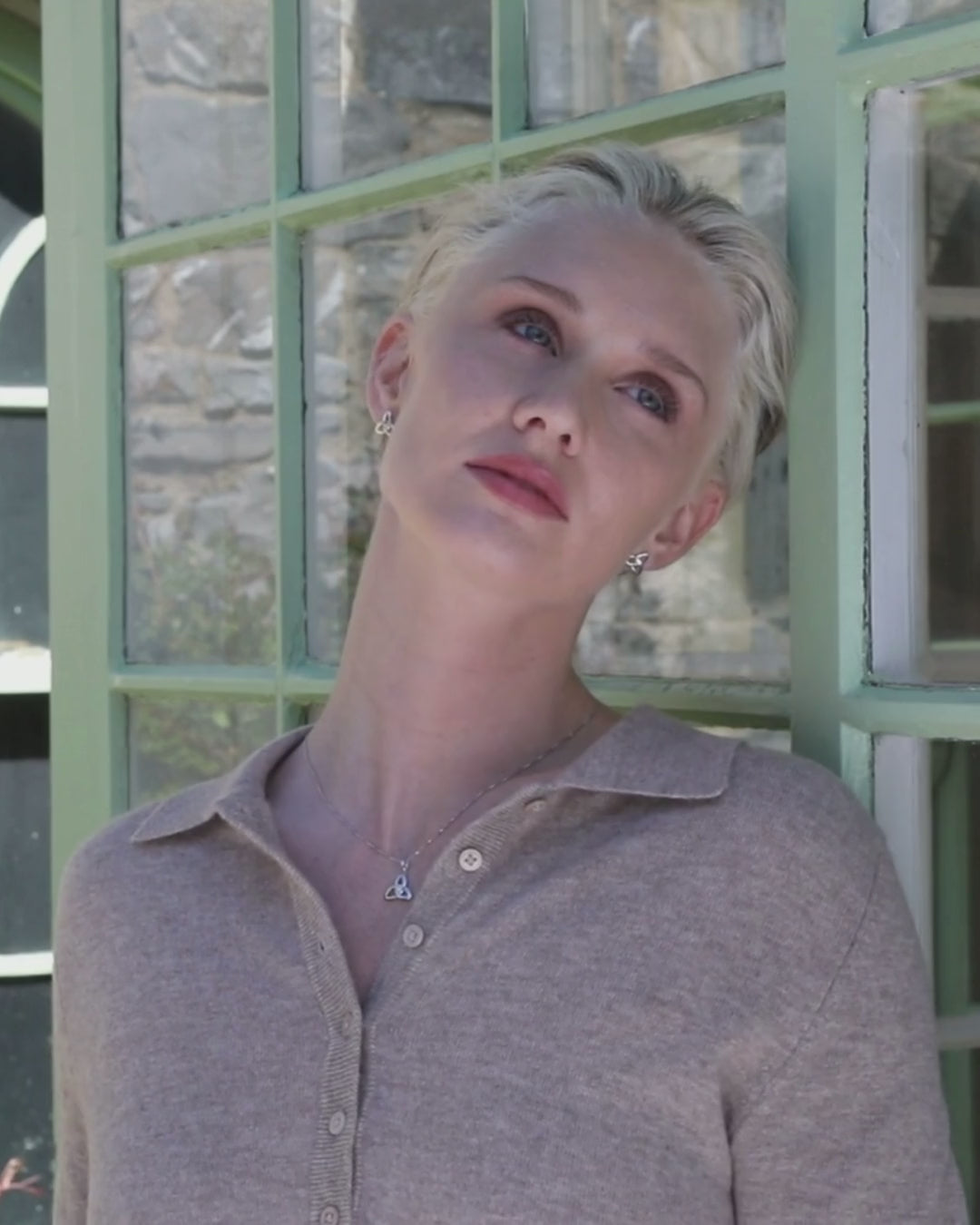 video of a model wearing Trinity Knot pendant necklace from gold and silver Trinity Knot jewellery set from Solvar