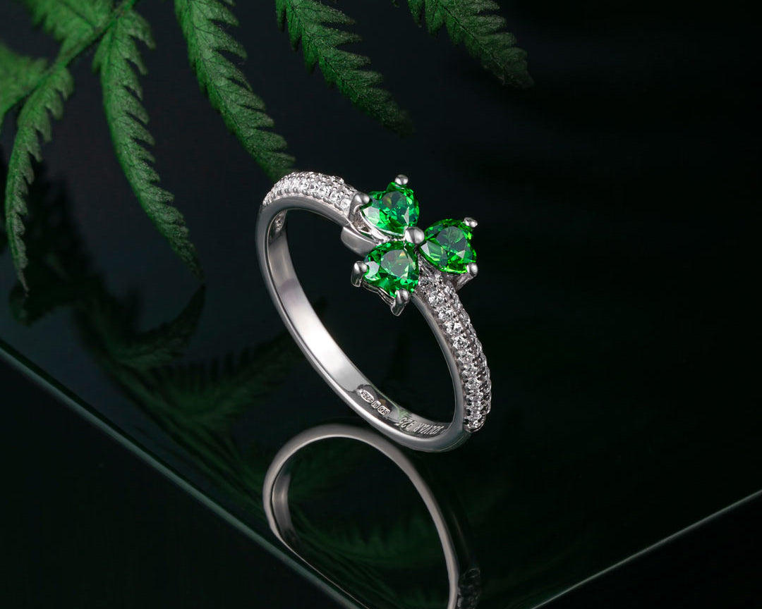 styled image of ladies sterling silver green cubic zirconia shamrock ring s21039 from Solvar