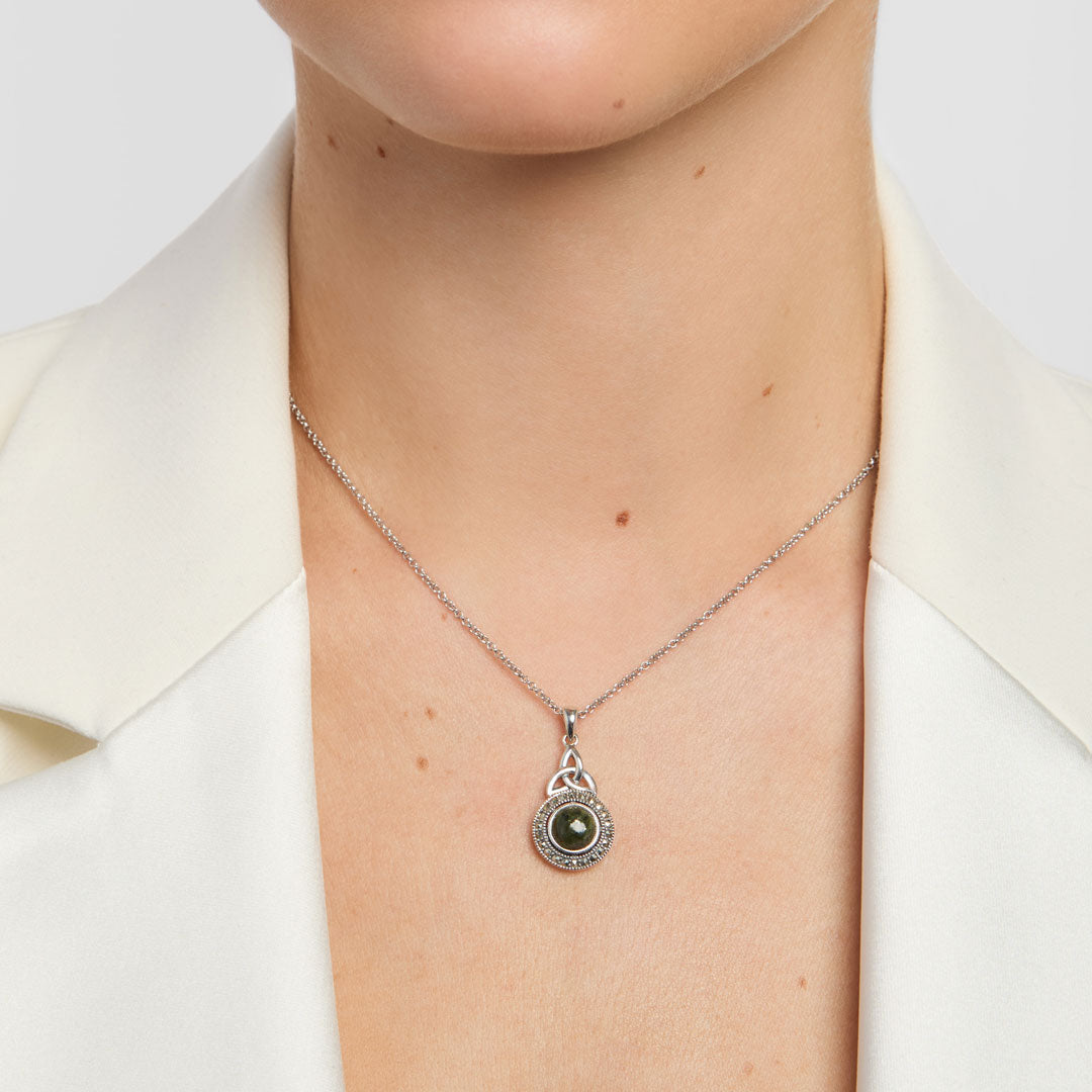 model wearing round green marble trinity knot necklace from Solvar 