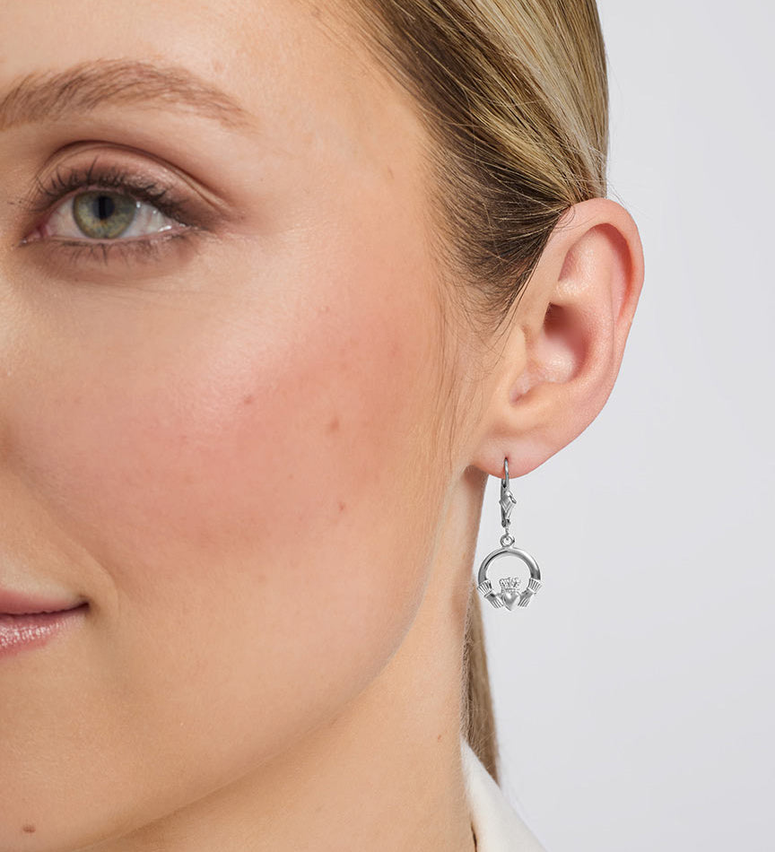 solvar 14k white gold claddagh drop earrings S3356 on a model